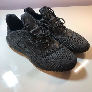 Men’s Black Adidas Alpha Bounce Shoe - Size 11.5